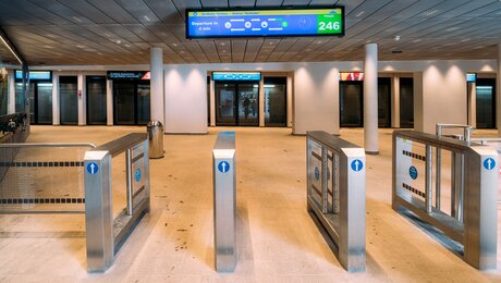 Der Eingang zur Station Seilbahn bei der U-Bahn in Serfaus in Tirol | © Andreas Schalber