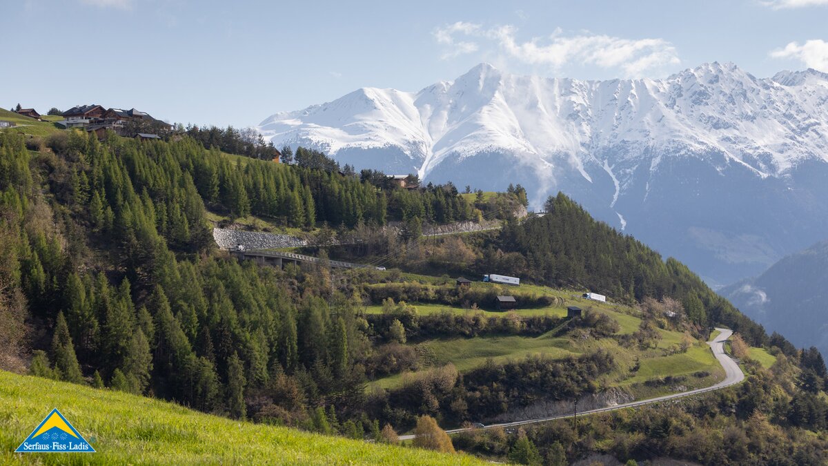 Fahrt über die Serfauser Landesstraße nach Serfaus-Fiss-Ladis in Tirol | © Andreas Kirschner