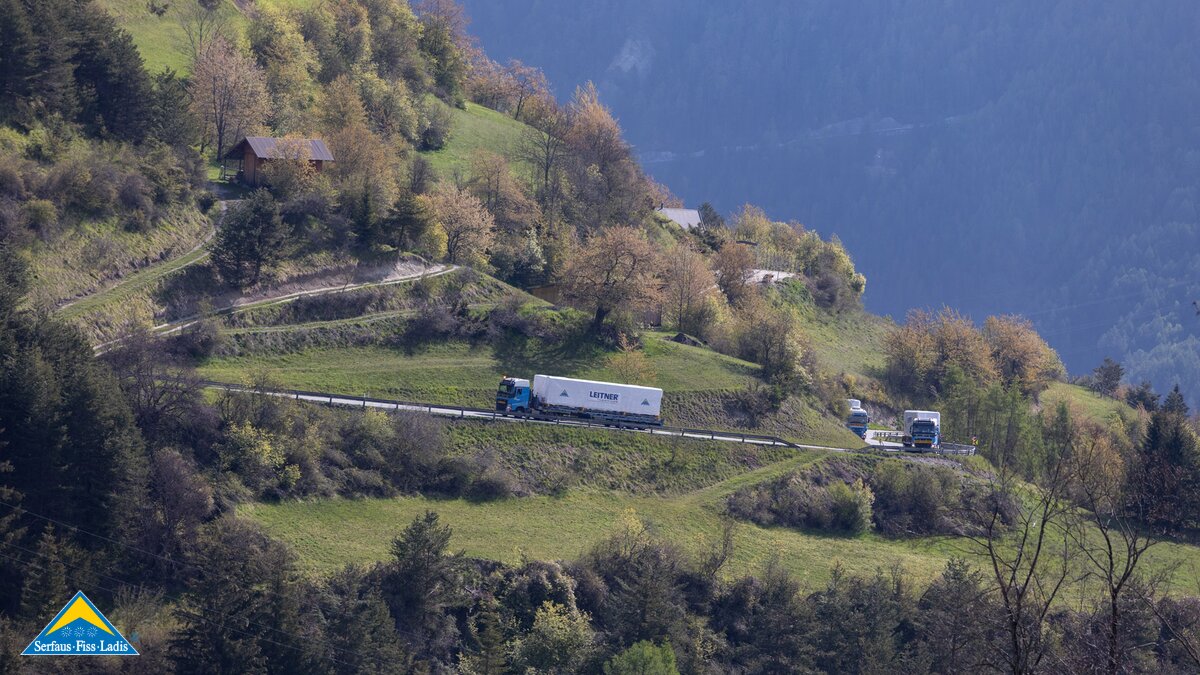 Transport der U-Bahn Wagen nach Serfaus-Fiss-Ladis in Tirol | © Andreas Kirschner
