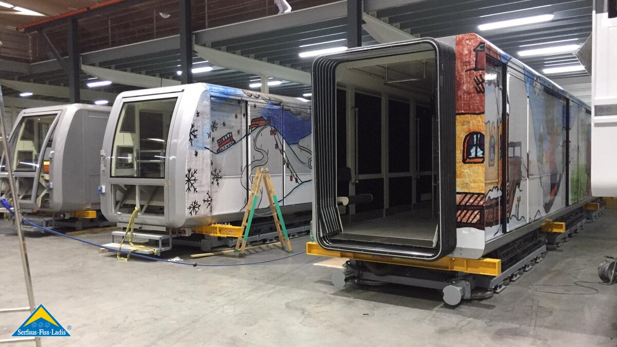 Die U-Bahn Wagen werden in Frankreich für Serfaus beklebt | © Serfaus-Fiss-Ladis