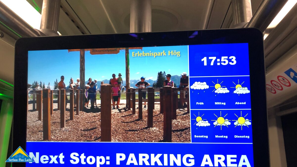 Die großen und übersichtlichen Bildschirme der neuen U-Bahn Serfaus geben einen tollen Einblick und bieten nützliche Informationen | © Serfaus-Fiss-Ladis