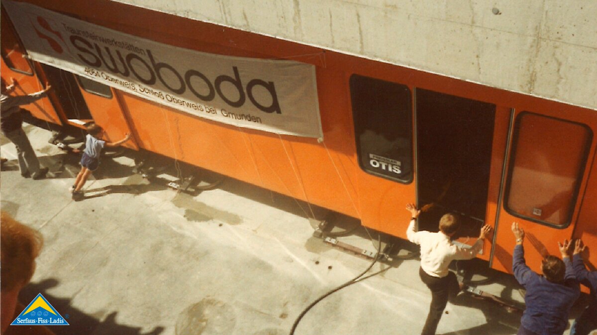Ein U-Bahn Wagon für die höchstgelegene auf Luftkissen schwebende Bahn in Serfaus Tirol | © Seilbahn Komperdell GmbH