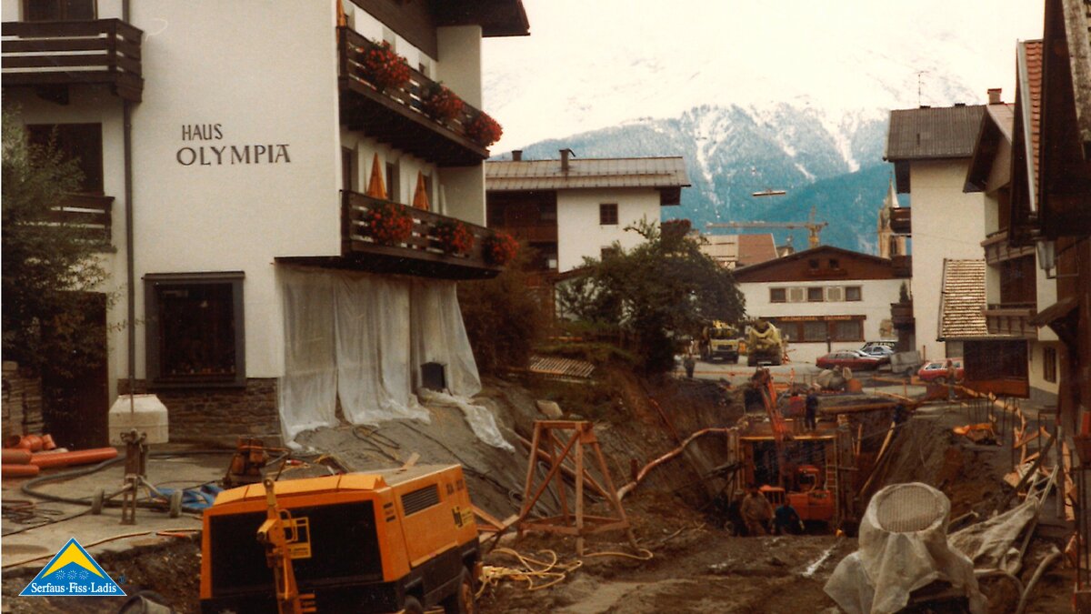 Grabungsarbeiten für die U-Bahn im Dorf Serfaus | © Seilbahn Komperdell GmbH