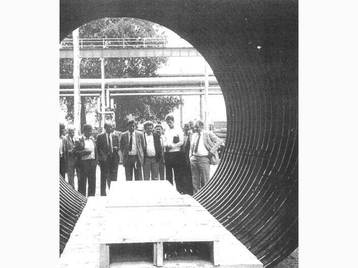 Begutachtung des Tunnelmodells für die U-Bahn Serfaus bei der VOEST in Linz | © Seilbahn Komperdell GmbH