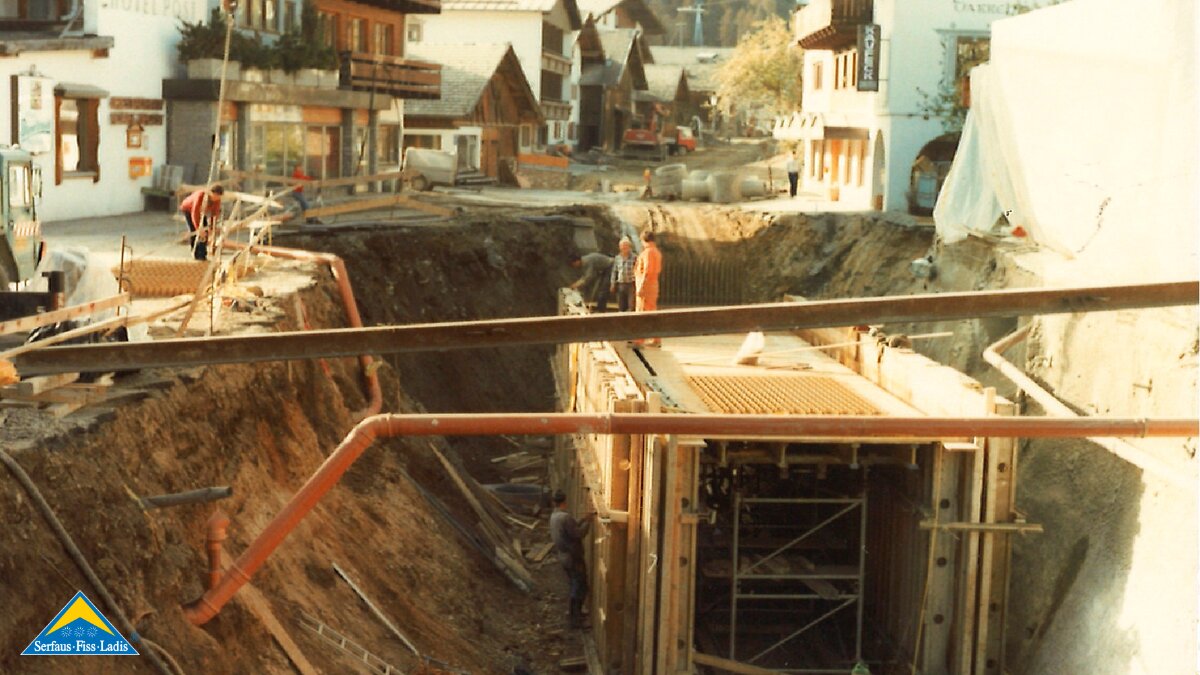 Bauarbeiten für die U-Bahn Serfaus in Tirol im gesamten Dorf | © Seilbahn Komperdell GmbH