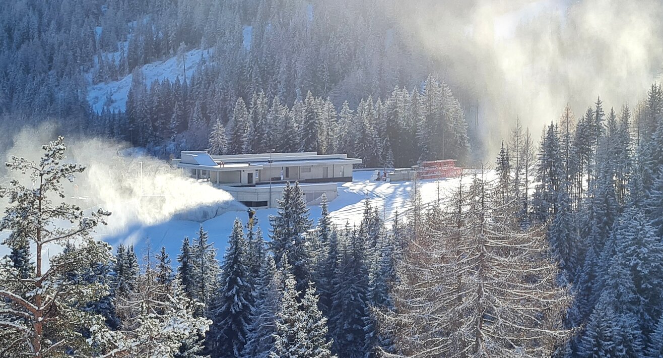Blick auf die Zwischenstation der neuen Komperdellbahn im Skigebiet Serfaus-Fiss-Ladis in Tirol Österreich | © Seilbahn Komperdell GmbH