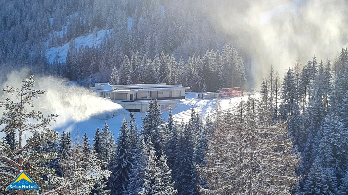 Blick auf die Zwischenstation der neuen Komperdellbahn im Skigebiet Serfaus-Fiss-Ladis in Tirol Österreich | © Seilbahn Komperdell GmbH