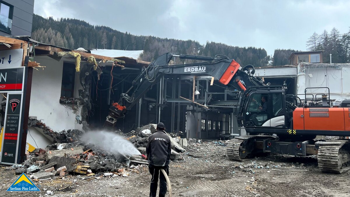 Abbrucharbeiten bei der Talstation der Komperdellbahn in Serfaus-Fiss-Ladis Tirol | © Seilbahn Komperdell GmbH