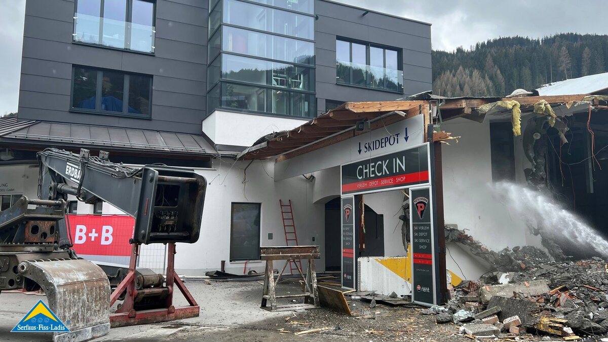Abbrucharbeiten bei der Talstation der Komperdellbahn in Serfaus-Fiss-Ladis Tirol | © Seilbahn Komperdell GmbH