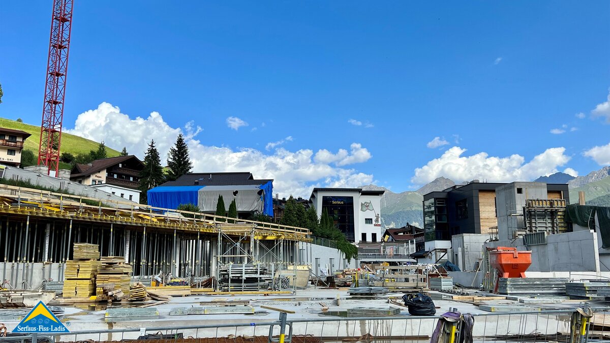 Bauarbeiten für den Talstationsbereich der neuen Komperdellbahn in Serfaus in Tirol Österreich | © Seilbahn Komperdell GmbH