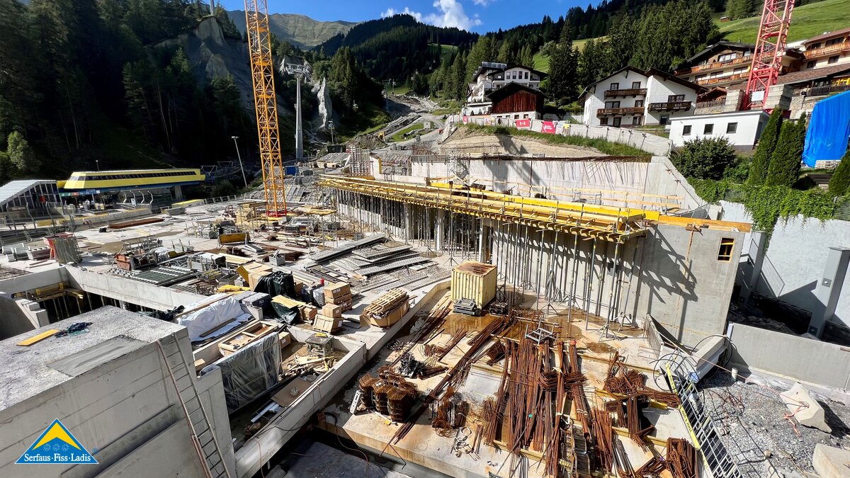 Bauarbeiten für den Talstationsbereich der neuen Komperdellbahn in Serfaus in Tirol Österreich | © Seilbahn Komperdell GmbH