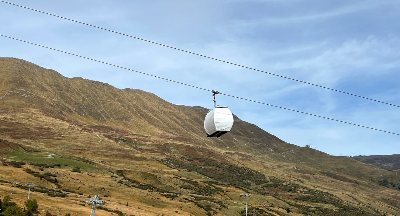 Eine Gondel der neuen Komperdellbahn im Testlauf in Serfaus Fiss Ladis | © Seilbahn Komperdell GmbH
