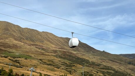 Eine Gondel der neuen Komperdellbahn im Testlauf in Serfaus Fiss Ladis | © Seilbahn Komperdell GmbH