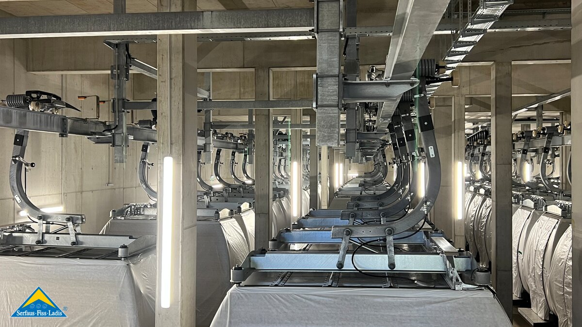 Garage der Gondeln der neuen Komperdellbahn in der Zwischenstation in Serfaus-Fiss-Ladis Tirol Österreich | © Seilbahn Komperdell GmbH