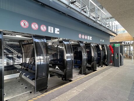 Die Komperdellbahn in Serfaus Fiss Ladis ermöglicht allen Fahrgästen bequeme Einstiegsmöglichkeiten | © Seilbahn Komperdell GmbH