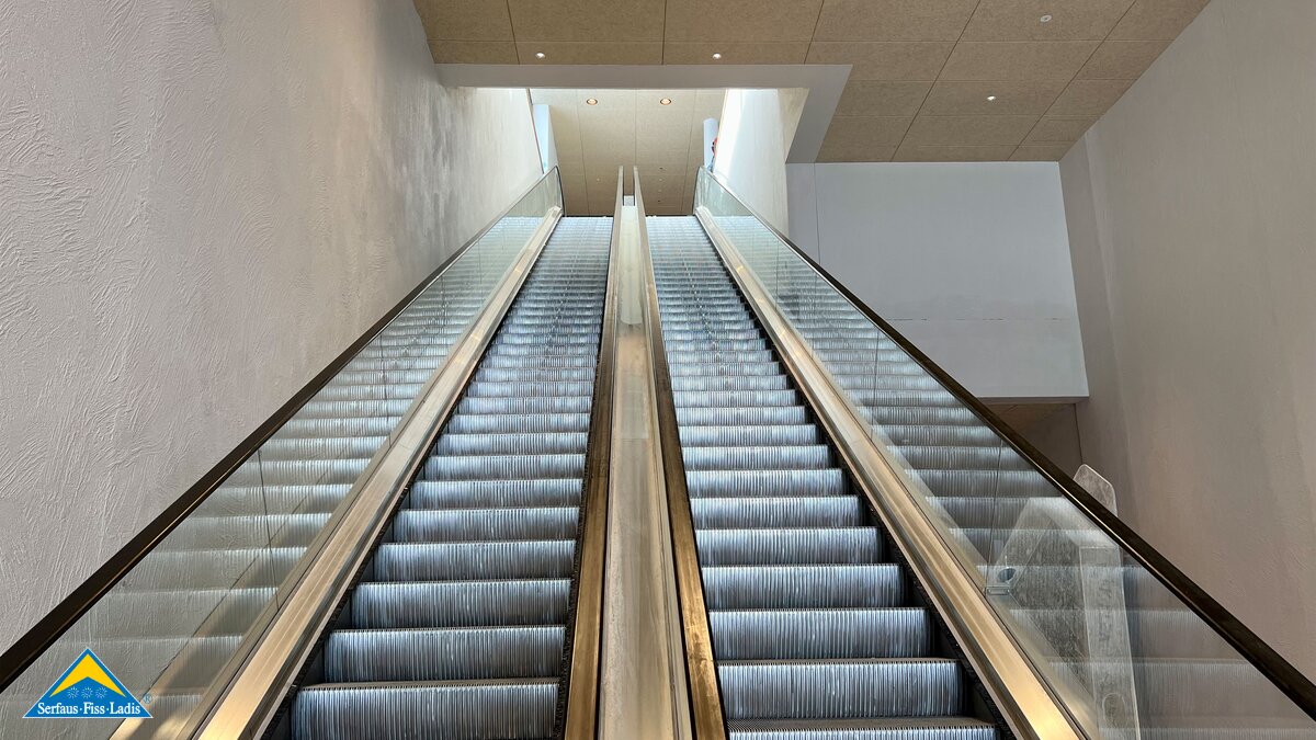 Rolltreppen erleichtern den Zugang zum Skidepot Check IN und zur neuen Komperdellbahn in Serfaus Österreich | © Seilbahn Komperdell GmbH