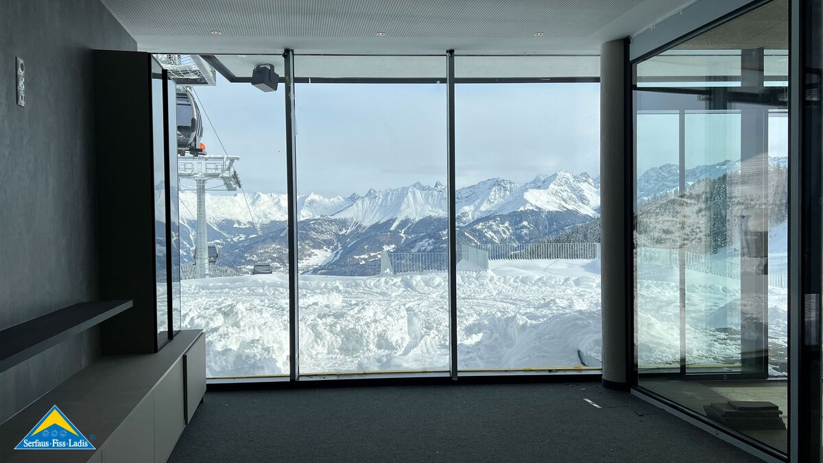 Ausblick aus dem Büro der Skischule Serfaus an der Bergstation der Komperdellbahn | © Seilbahn Komperdell GmbH