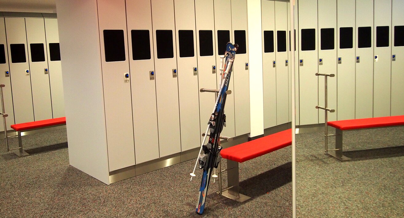 Schränke um Skier und Ausrüstung zu verstauen im Komfort Skidepot in Fiss in Tirol an der Talstation der Schönjochbahn | © Serfaus Fiss Ladis