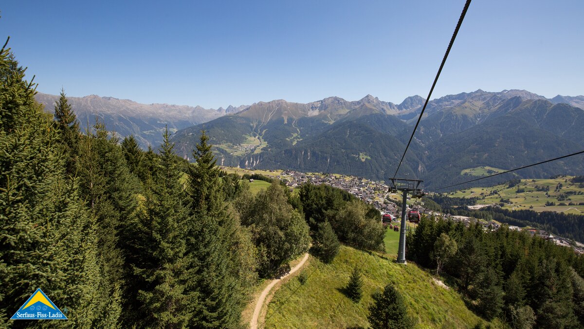 Perfekte Aussicht von der Schönjochbahn auf das Dorf Fiss in Tirol | © Andreas Kirschner