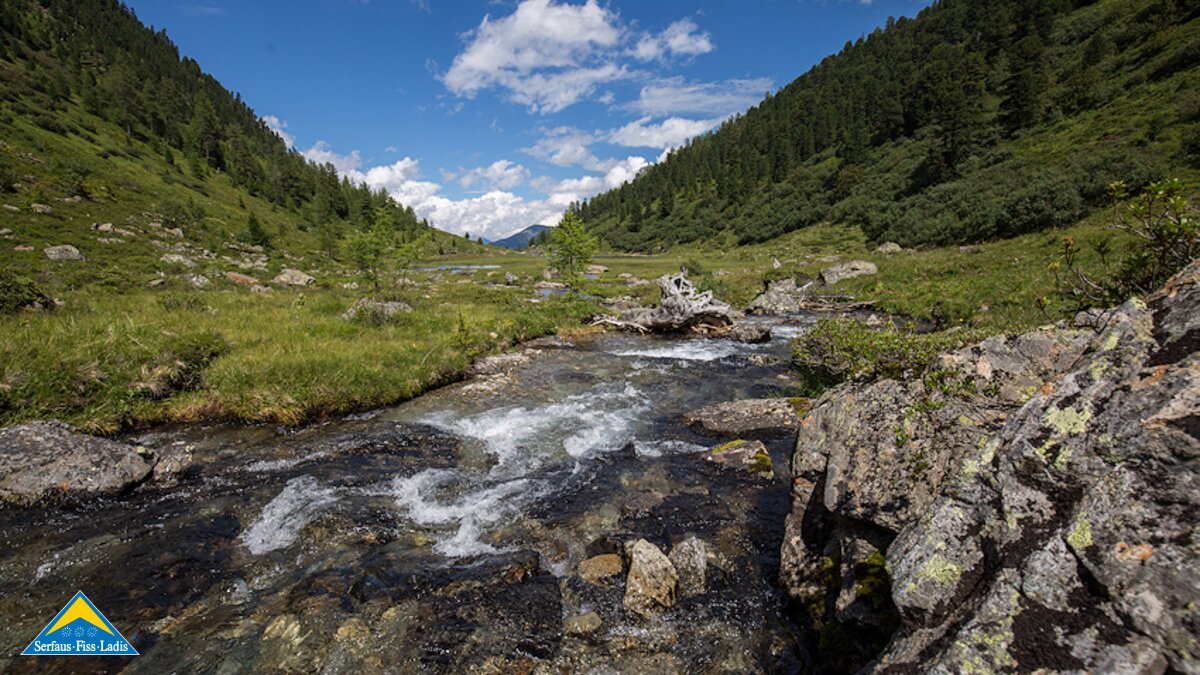 An zahlreichen Wanderwegen in Serfaus Fiss Ladis sind schöne Bachverläufe zu bestauen und man kann herrliches Quellwasser genießen | © Andreas Kirschner