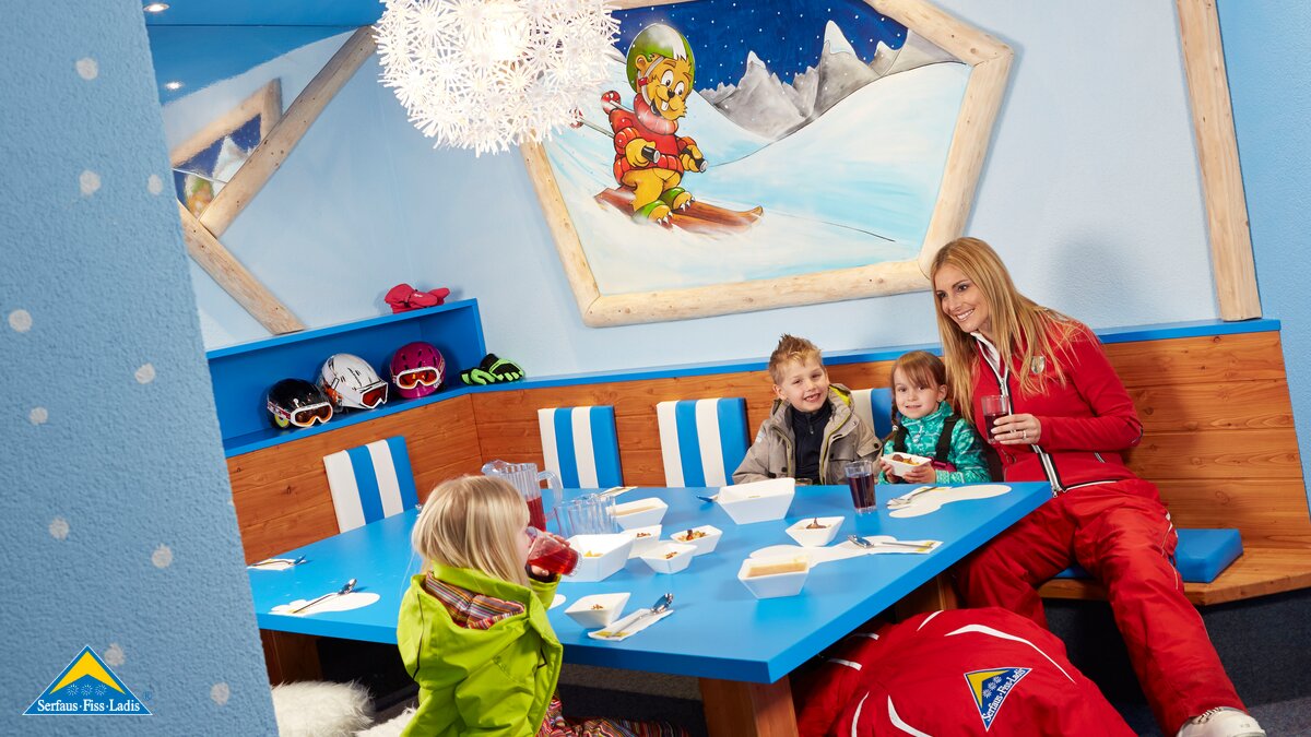 Mittagspause in den Kinderrestaurants Starrest und Murmlirest in Serfaus in Tirol | © Foto Müller