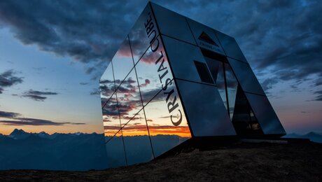 Crystal Cube in der Dämmerung in Serfaus Fiss Ladis in Tirol | © Serfaus Fiss Ladis