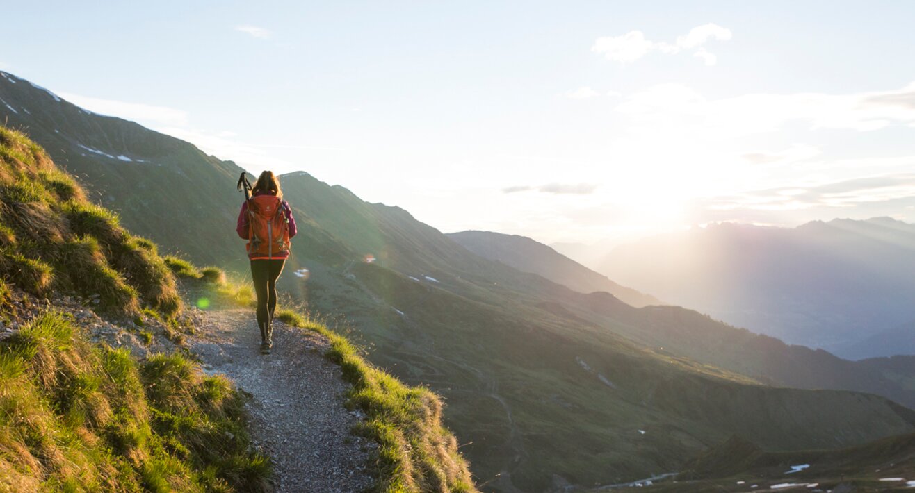 Der Aufstieg bei Sonnenaufgang in Serfaus Fiss Ladis in Tirol | © Socialweb
