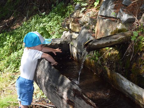 Frisches, kaltes Wasser aus den Bergen | © Serfaus-Fiss-Ladis/Tirol