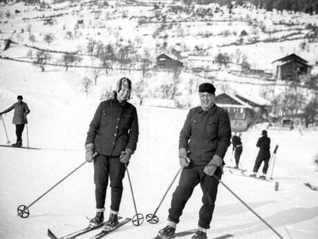 Skifahren machte den Menschen in Serfaus-Fiss-Ladis bereits um 1912 sichtlich Spaß | © Serfaus-Fiss-Ladis