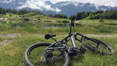 Das Fahrrad beim Wolfsee in Serfaus-Fiss-Ladis in Tirol | © Serfaus-Fiss-Ladis