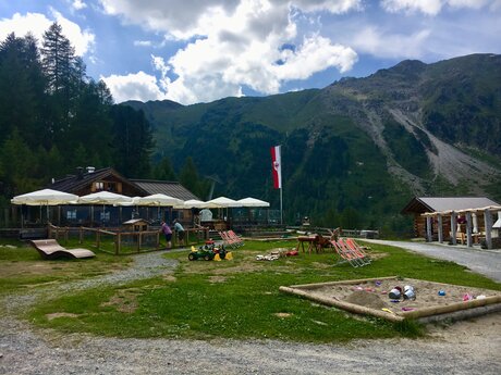 Spielplatz bei der Schöngampalm in Serfaus-Fiss-Ladis in Tirol | © Serfaus-Fiss-Ladis