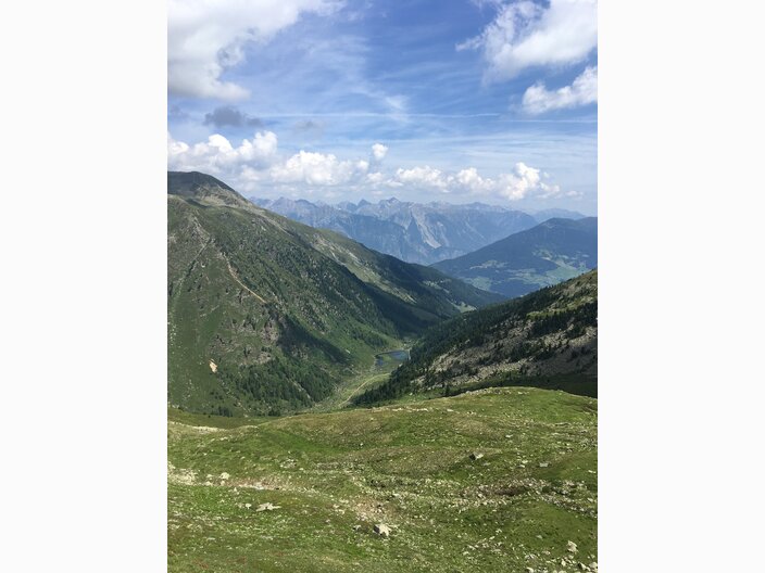 Traumhafter Ausblick aus dem Urgtal auf den Urgsee in Serfaus-Fiss-Ladis in Tirol | © Serfaus-Fiss-Ladis