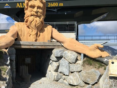 Der Goldene-Mann-Weg ist ein Themenweg in Serfaus-Fiss-Ladis in Tirol | © Serfaus-Fiss-Ladis