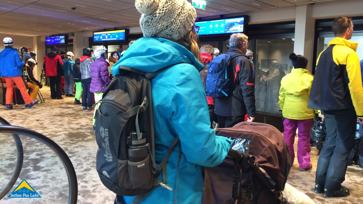 Fahrt mi der U-Bahn Serfaus und dem Kinderwagen unterhalb des Dorfes Serfaus in Tirol | © Serfaus-Fiss-Ladis