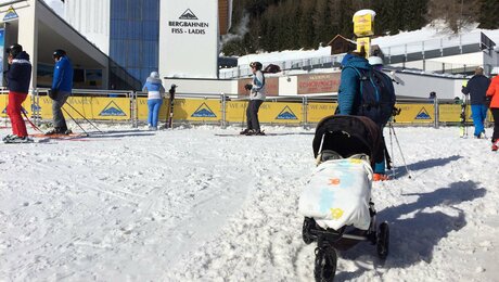 Auch mit Kinderwagen können Mama und Baby in Serfaus-Fiss-Ladis luftige Höhen genießen | © Serfaus-Fiss-Ladis