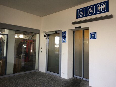Auch an der Talstation der Schönjochbahn sind Toiletten und Wickelmöglichkeiten zu finden | © Serfaus-Fiss-Ladis