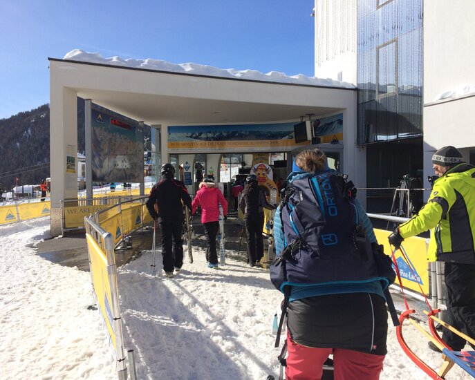 Auch mit Kinderwagen können Mama und Baby in Serfaus-Fiss-Ladis in luftige Höhen gondeln | © Serfaus-Fiss-Ladis