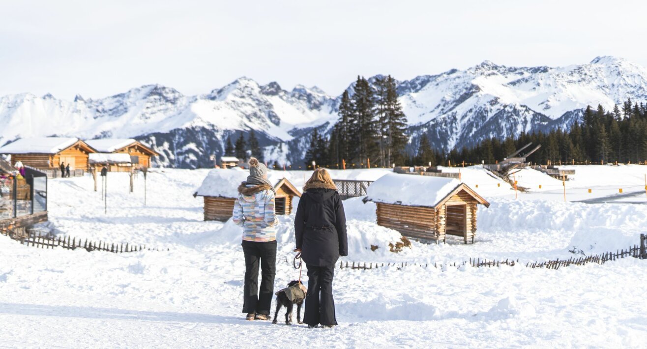 In Serfaus-Fiss-Ladis in Tirol fühlen sich alle Generatione samt Vierbeiner wohl. Perfekter Familien Urlaub in Österreich mit Hund | © Jana Zieseniss, www.sonne-wolken.de