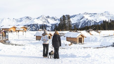 In Serfaus-Fiss-Ladis in Tirol fühlen sich alle Generatione samt Vierbeiner wohl. Perfekter Familien Urlaub in Österreich mit Hund | © Jana Zieseniss, www.sonne-wolken.de