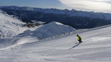 Blick auf die Obere Scheidabfahrt im Familienskigebiet Serfaus-Fiss-Ladis in Tirol