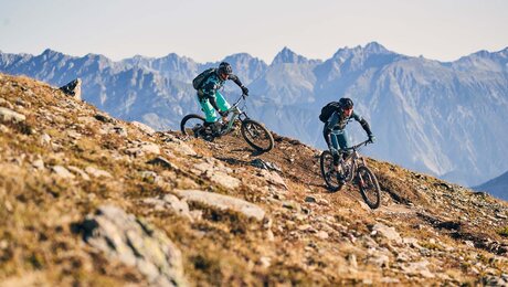 Der Almtrail in der Familienregion Serfaus-Fiss-Ladis ist einer der vielen Singletrails auf der Tiroler Hochplateau | © christianwaldegger.com