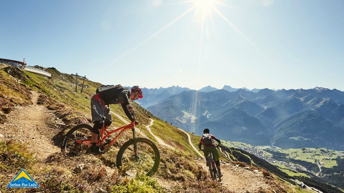 Der neue Jochtrail verläuft parallel zum Quellenweg über das Hochplateau von Fiss nach Serfaus in der familienfreundlichen Urlaubsregion Serfaus-Fiss-Ladis in Tirol | © christianwaldegger.com