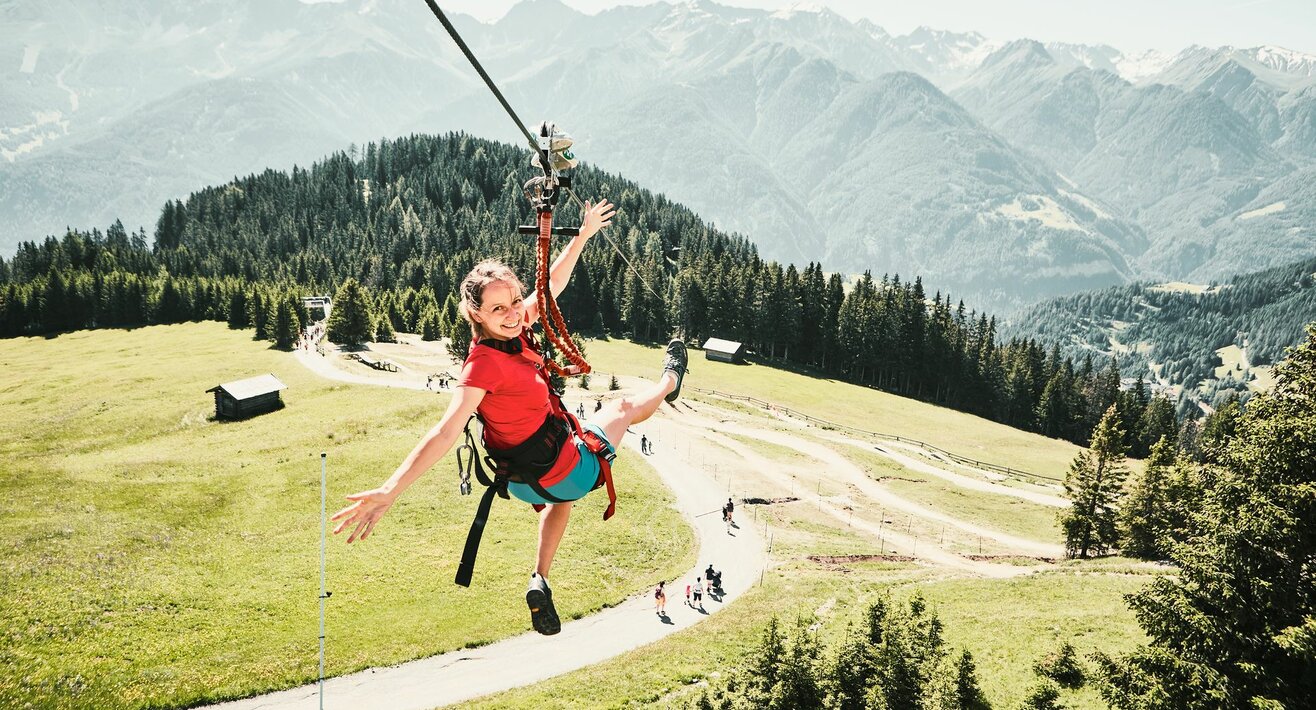 Die Flugattraktion Serfauser Sauser in der Urlaubsregion Serfaus-Fiss-Ladis in Tirol eignet sich auch für Kinder | © christianwaldegger.com