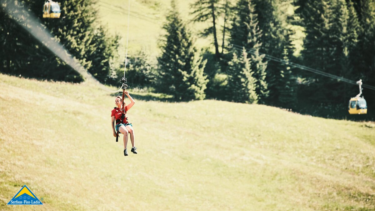 Fahrt mit dem Serfauser Sauser in der Familienregion Serfaus-Fiss-Ladis auf dem Tiroler Hochplateau | © christianwaldegger.com
