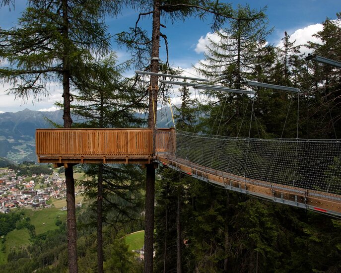 Die Aussichtsplattform Adlerhorst bietet einen tollen Blick auf Serfaus in Tirol | © Andreas Kirschner 