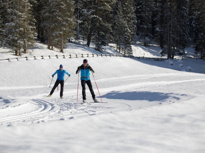 Langlaufen in der Skating Technik am Hochplateau in Serfaus-Fiss-Ladis in Tirol | © Serfaus-Fiss-Ladis Marketing GmbH I Andreas Kirschner