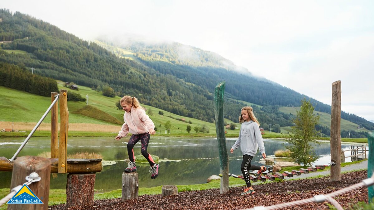 Spielplatz Wolfsee in Fiss Sommerurlaub in den Bergen mit Kindern Familienregion Serfaus-Fiss-Ladis | © Serfaus-Fiss-Ladis Marketing GmbH | christianwaldegger.com