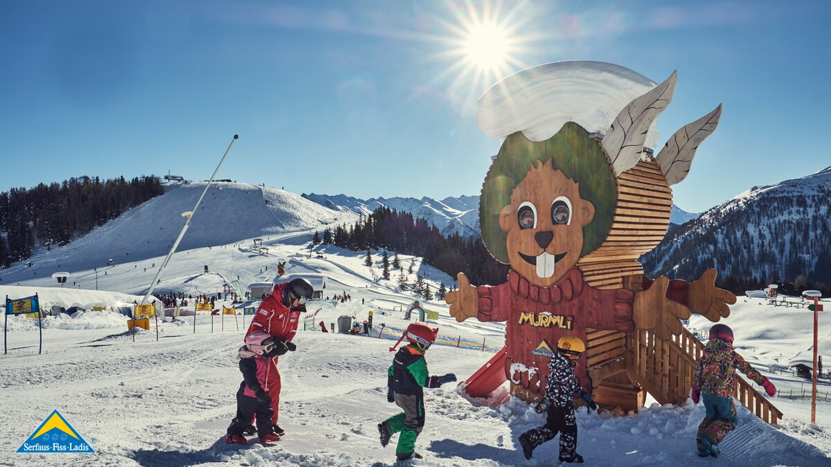 Übungsareal für Kinder Skifahren lernen Skischule Serfaus Kinderschneealm Mittelstation Komperdellbahn Familienregion Serfaus-Fiss-Ladis | © Skischule Serfaus | christianwaldegger.com