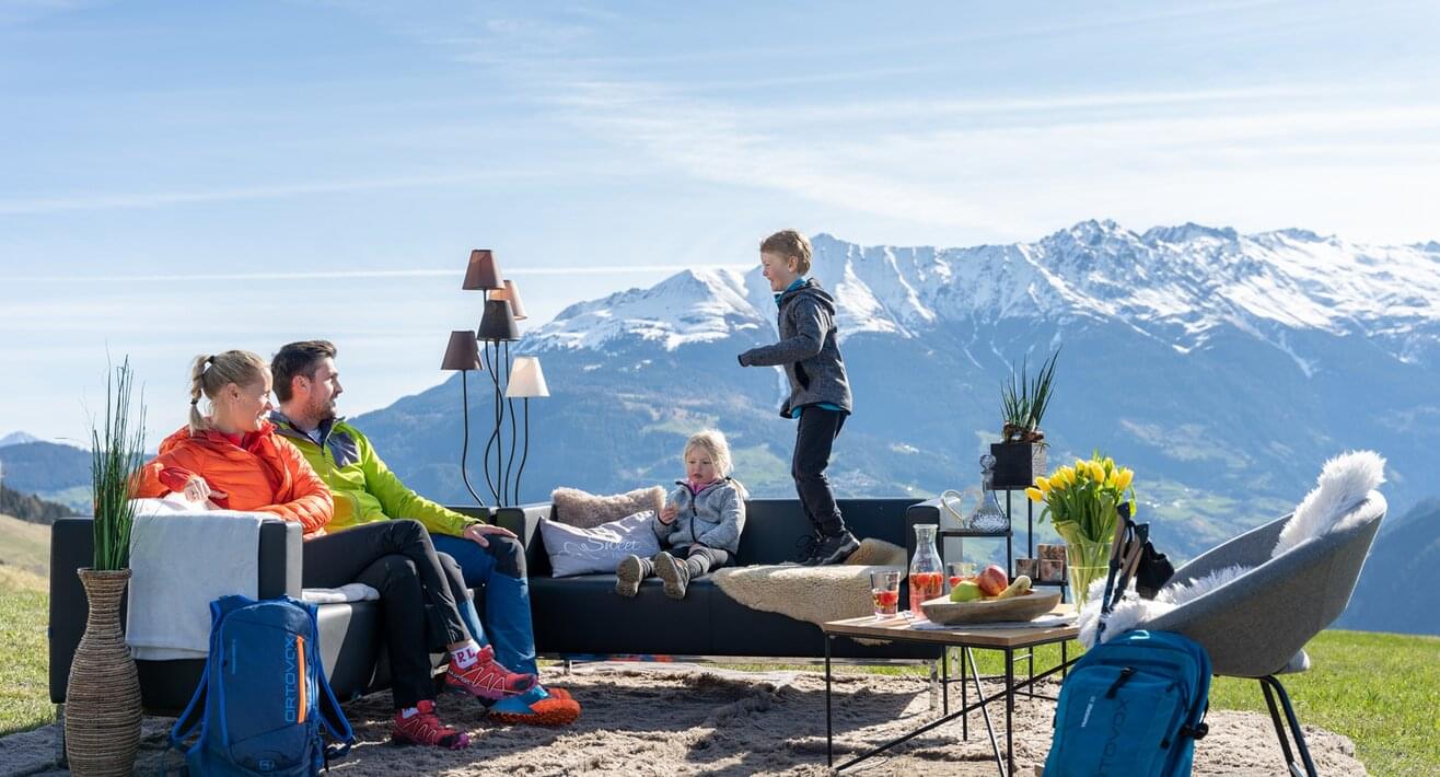 Entspannter Sommerurlaub mit Kindern in den Bergen kostenlose Kinderbetreuung interaktive Wanderwege Bikeschule Serfaus-Fiss-Ladis | © Serfaus-Fiss-Ladis Marketing GmbH | Fabian Schirgi