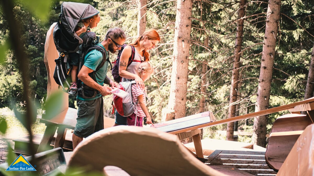 Spannende Themenwege Hexenweg Fiss Wandern mit Kindern Familienregion Serfaus-Fiss-Ladis in Tirol | © Fisser Bergbahnen GmbH | christianwaldegger.com
